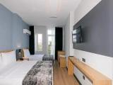 Standard Triple room with pool view