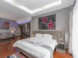 Suite with lake view
