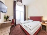Queensize room