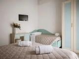 Standard Triple room with partial sea view