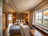Suite with city view