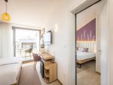 Connecting room