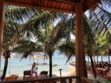Bungalow with balcony and beachfront
