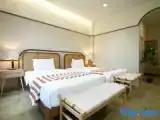 Standard Twin room with pool view