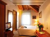 Standard Double room with lake view