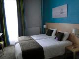 Classic Twin room with street view