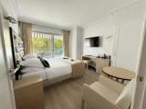 Classic room with balcony and with garden view