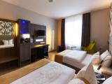 Standard Twin room with street view