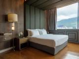 1 Bedroom Executive Suite with mountain view