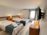 Classic Triple room with pool view