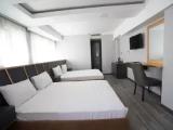 Deluxe Family Suite