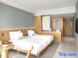 Superior Twin room with partial ocean view