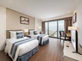 Standard Twin Club room with view