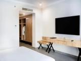 Deluxe Triple room with pool view