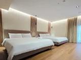 Deluxe Quadruple room with balcony