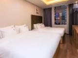 Deluxe Quadruple room with harbour view