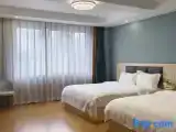 Superior Twin room with street view