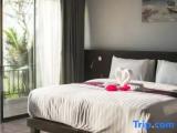 Deluxe room with partial ocean view