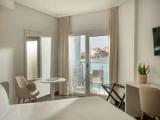 Connecting room with sea view