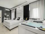 Suite with balcony