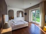 Suite with lake view