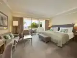 Double room with partial sea view
