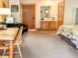 Comfort Basement room with view