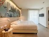 Double room with partial sea view