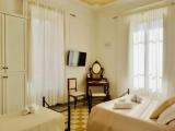 Standard Triple room with garden view