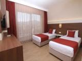 Standard Triple room with city view