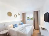 Apartment with partial sea view