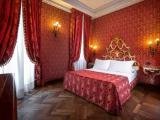 Superior room with balcony and with canal view