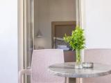 Apartment with garden view