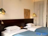 Standard Twin room with partial sea view