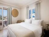 Comfort room with balcony