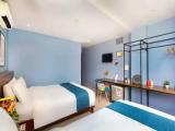 Standard Triple room with city view