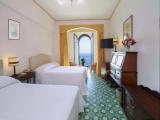 Quadruple room with sea view