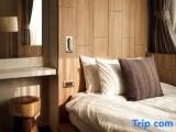 Suite with lake view