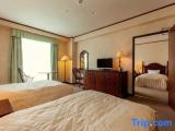 Standard room with mountain view
