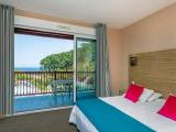 Standard Triple room with sea view