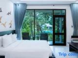 Quadruple Family Bungalow with pool view
