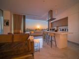 2 Bedrooms Executive Apartment with sea view