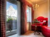 Comfort room with mountain view