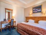 Executive Suite with city view