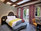 Generous Double room with canal view
