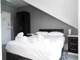 Standard Triple room with garden view