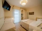 Standard Triple room with sea view