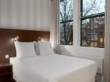 Standard Triple room with city view