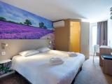 Standard Twin room with garden view