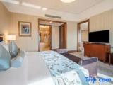 Deluxe Suite with lake view